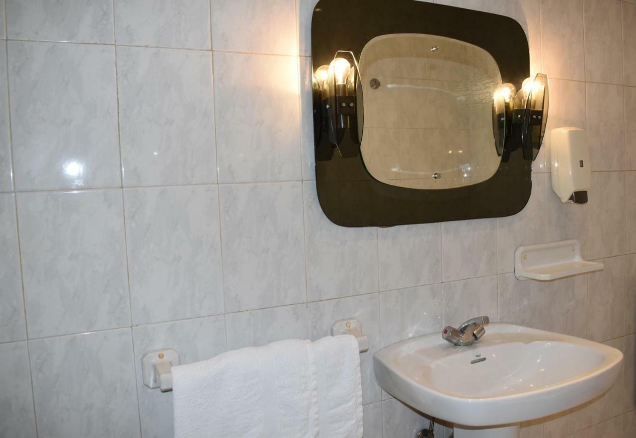 Hostal Oviedo Hotel León Buitenkant foto