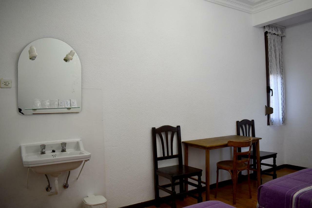 Hostal Oviedo Hotel León Buitenkant foto