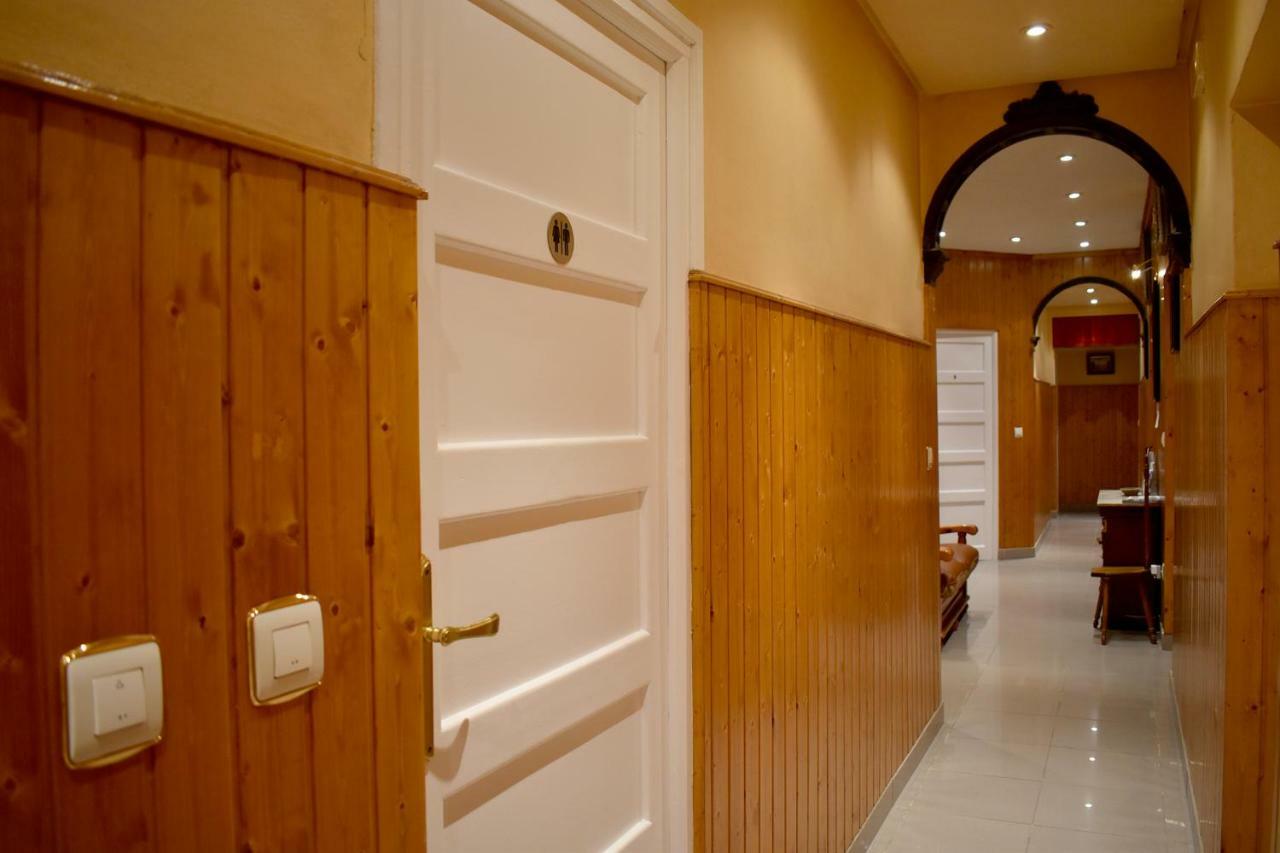 Hostal Oviedo Hotel León Buitenkant foto