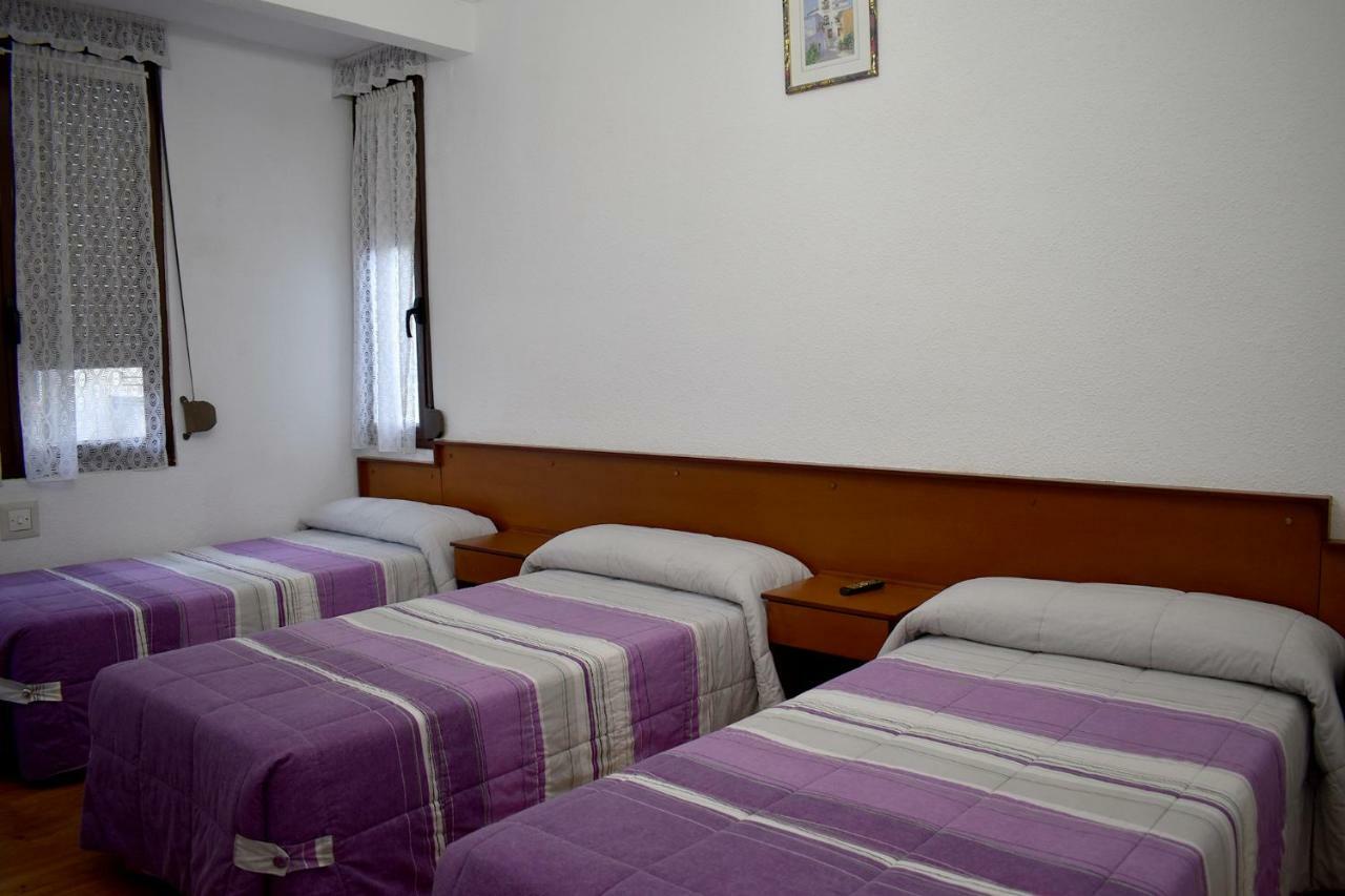 Hostal Oviedo Hotel León Buitenkant foto