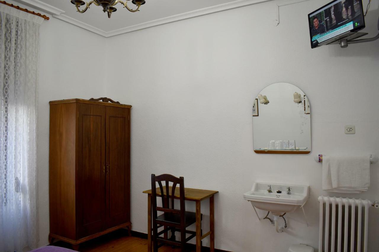 Hostal Oviedo Hotel León Buitenkant foto