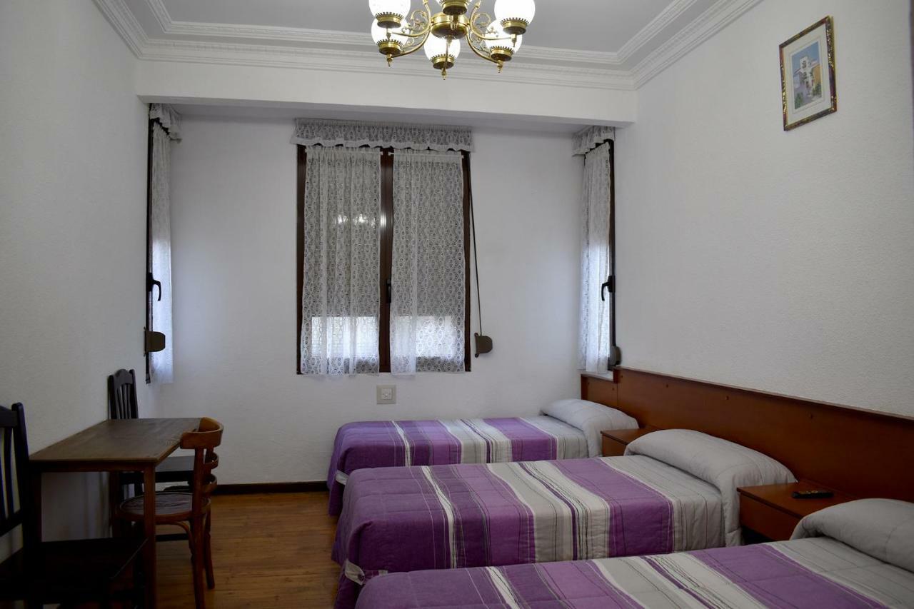Hostal Oviedo Hotel León Buitenkant foto