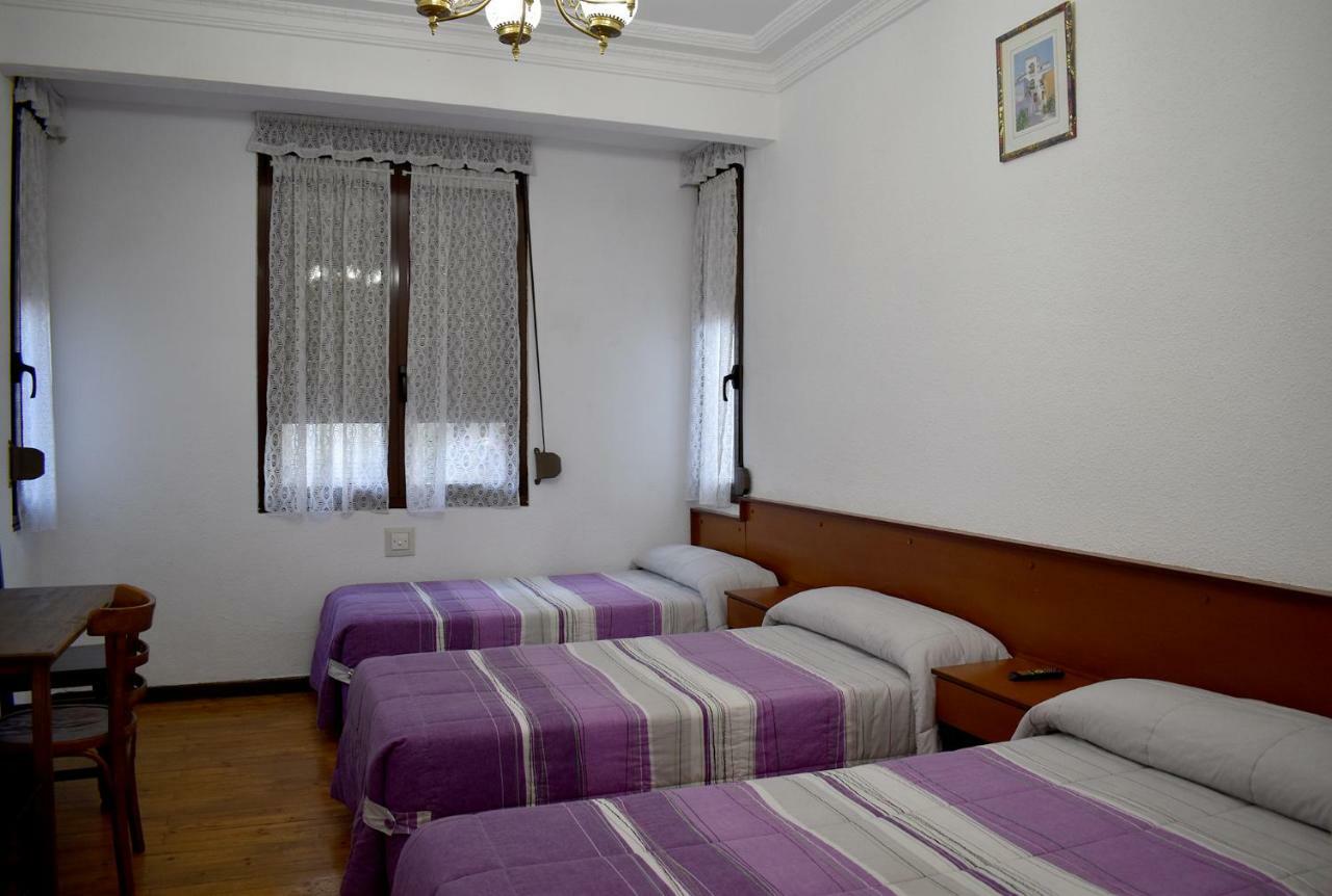 Hostal Oviedo Hotel León Buitenkant foto