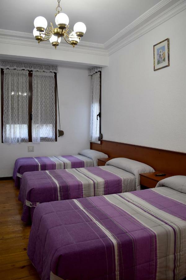 Hostal Oviedo Hotel León Buitenkant foto