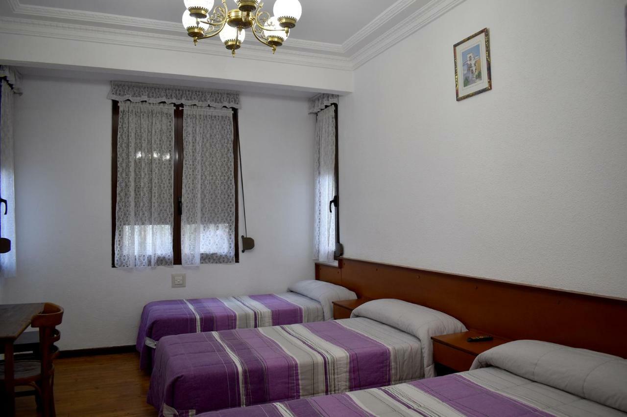 Hostal Oviedo Hotel León Buitenkant foto